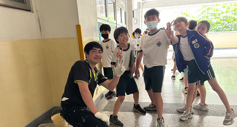 粉刷小朋友視角高度的牆面